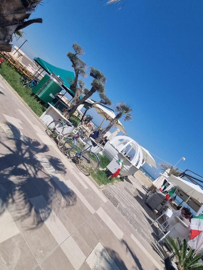 Hotel Crisvan Rimini Exterior foto