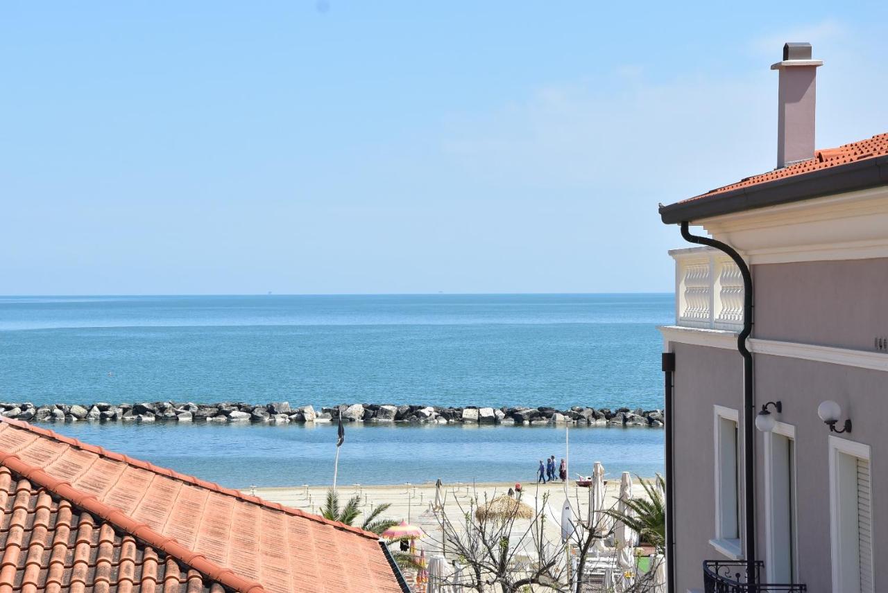 Hotel Crisvan Rimini Exterior foto