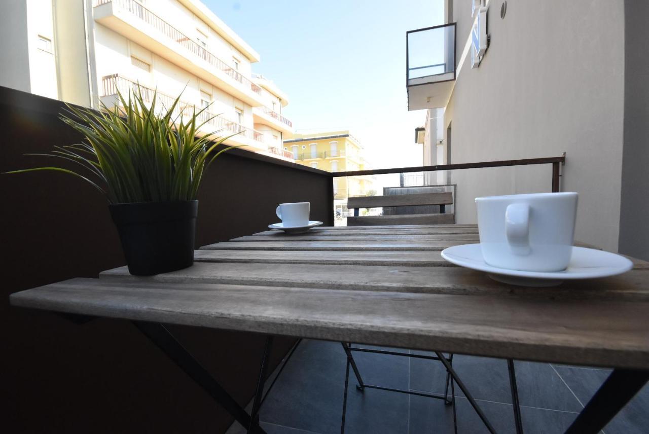 Hotel Crisvan Rimini Exterior foto
